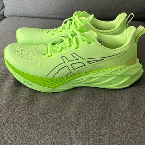 ASICS Novablast 4